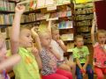 przedszkolaki w bibliotece